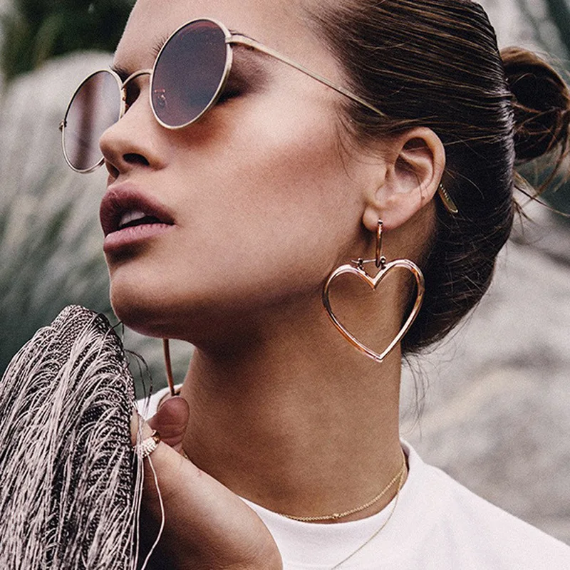2pair/Set New Trendy Gold Silver Romantic Heart Drop Dangle Earring for Women Charm Hollow Metal Detachable Earring Gift Jewelry
2pair/Set New Trendy Gold Silver Romantic Heart Drop Dangle Earring for Women Charm Hollow Metal Detachable Earring Gift Jewelry