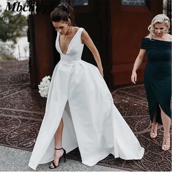 Mbcullyd Sexy V-Neck Satin Wedding Dresses With Pocket 2019 Bride Gowns Luxury Satin High Split Boho Beach vestido de noiva
Mbcullyd Sexy V-Neck Satin Wedding Dresses With Pocket 2019 Bride Gowns Luxury Satin High Split Boho Beach vestido de noiva