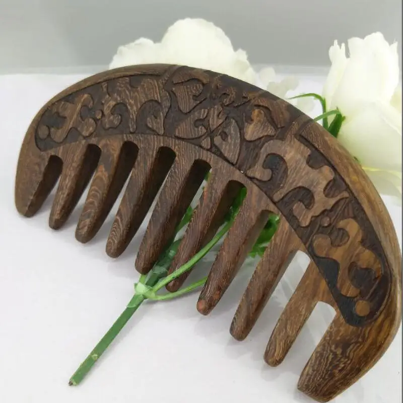 1PCS Black Sandalwood Comb Super Wide Tooth Straight And curly Hair Massage Wooden Comb Pocket Beard comb
1PCS Black Sandalwood Comb Super Wide Tooth Straight And curly Hair Massage Wooden Comb Pocket Beard comb