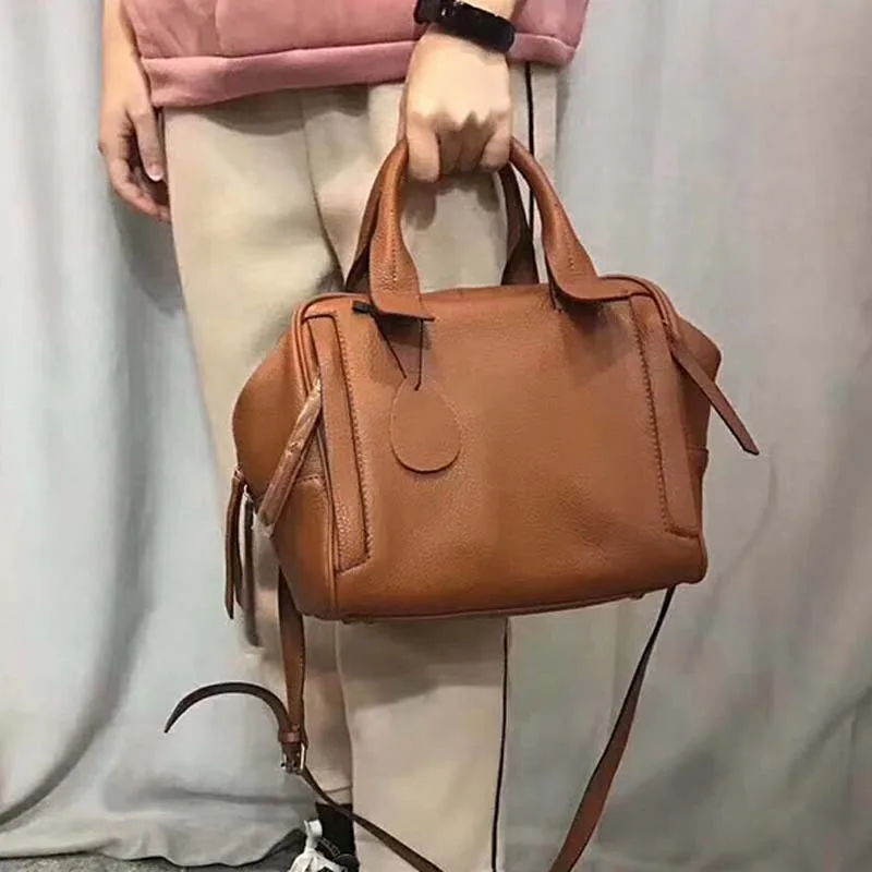 AETOO New fashion handbags first layer cowhide portable bag commuter large capacity single shoulder Messenger real leather bag
AETOO New fashion handbags first layer cowhide portable bag commuter large capacity single shoulder Messenger real leather bag