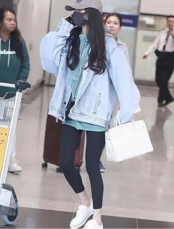 Denim Jacket Washed Solid Turn-down Collar Jean Jacket Loose Casual Blue Women Coats Female Outwear
Denim Jacket Washed Solid Turn-down Collar Jean Jacket Loose Casual Blue Women Coats Female Outwear