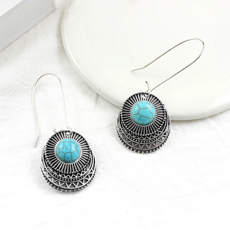 Round cutout geometric pattern stitching corrugated lines inlaid with blue natural stone earrings Retro personality creative
Round cutout geometric pattern stitching corrugated lines inlaid with blue natural stone earrings Retro personality creative