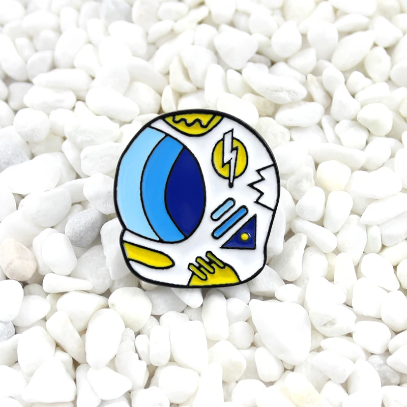 Space Helmet Enamel Pin Cartoon space explorer helmet brooch carry a little bit of that dream Denim sweater badge | Украшения и