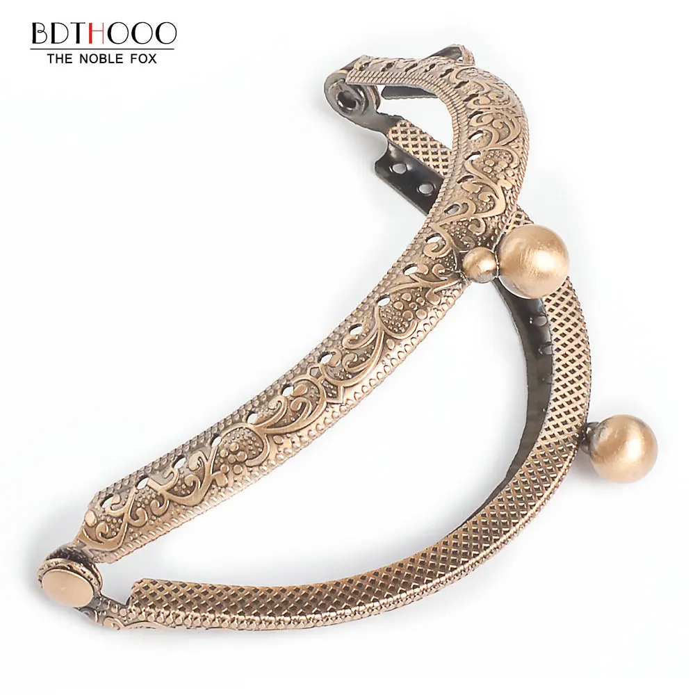10pcs/lot 8.5cm Metal Purse Frame Handle for Clutch Bag Handbag Accessories Making Kiss Clasp Lock Antique Bronze Bags Hardware
10pcs/lot 8.5cm Metal Purse Frame Handle for Clutch Bag Handbag Accessories Making Kiss Clasp Lock Antique Bronze Bags Hardware