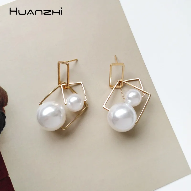 HUANZHI 2019 New Exaggeration S925 Big Imitation Pearls Design Geometric Chic Fashion Long Drop Earrings for Women Girls Jewelry
HUANZHI 2019 New Exaggeration S925 Big Imitation Pearls Design Geometric Chic Fashion Long Drop Earrings for Women Girls Jewelry