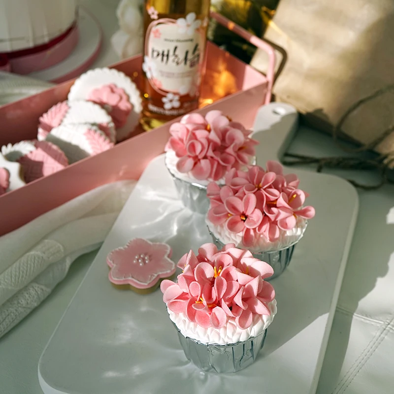 SWEETGO Artificial flower cupcake mold 10cm height clay dessert decorating for showcase photography props cake food store
SWEETGO Artificial flower cupcake mold 10cm height clay dessert decorating for showcase photography props cake food store