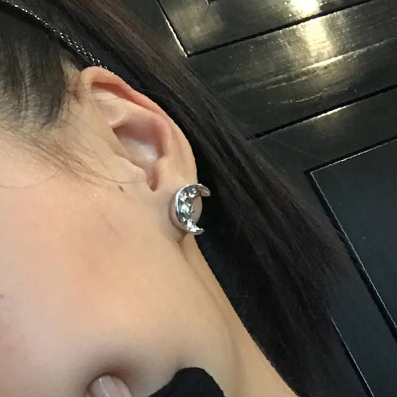 Metal wind protruding and concave texture crescent ear nails Chaoren network celebrity style of the same type earrings
Metal wind protruding and concave texture crescent ear nails Chaoren network celebrity style of the same type earrings