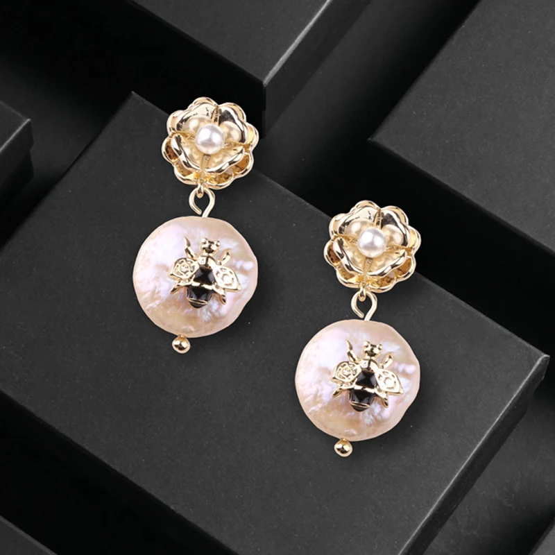 CocoANGEL Natural Fresh Water Pearl Copper & Electroplating Sterling Drop Earring Bee Flora Design Fashion Design For Women
CocoANGEL Natural Fresh Water Pearl Copper & Electroplating Sterling Drop Earring Bee Flora Design Fashion Design For Women