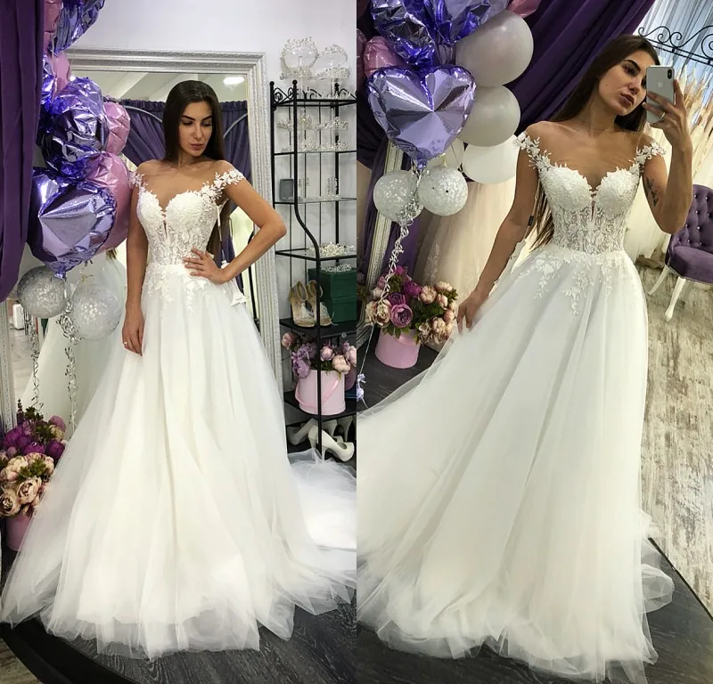 2019 Bohemian Wedding Dresses Short Sleeves Lace Appliques Bridal Gowns Sweep Train A Line Wedding Dress Robe De Mariee 
2019 Bohemian Wedding Dresses Short Sleeves Lace Appliques Bridal Gowns Sweep Train A Line Wedding Dress Robe De Mariee