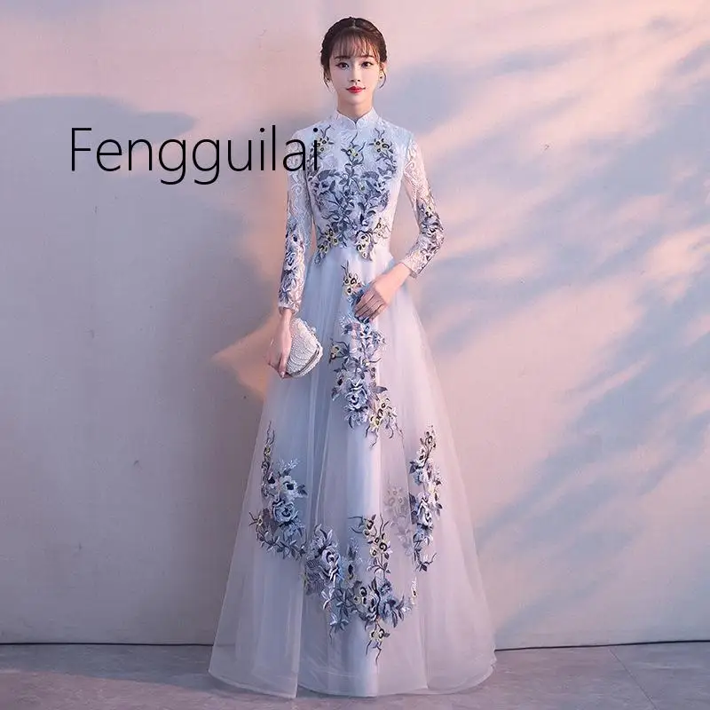 2019 Traditional Embroidery Floral Cheongsam Elegant Half Sleeve Chinese Women Evening Dress Vintage Oriental Bride Wedding Qipa
2019 Traditional Embroidery Floral Cheongsam Elegant Half Sleeve Chinese Women Evening Dress Vintage Oriental Bride Wedding Qipa
