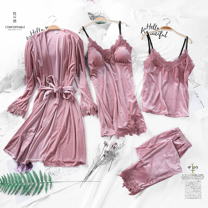 Autumn and winter gold velvet pajamas set women's sling nightdress sexy nightgown four sets of new velvet can be worn
Autumn and winter gold velvet pajamas set women's sling nightdress sexy nightgown four sets of new velvet can be worn