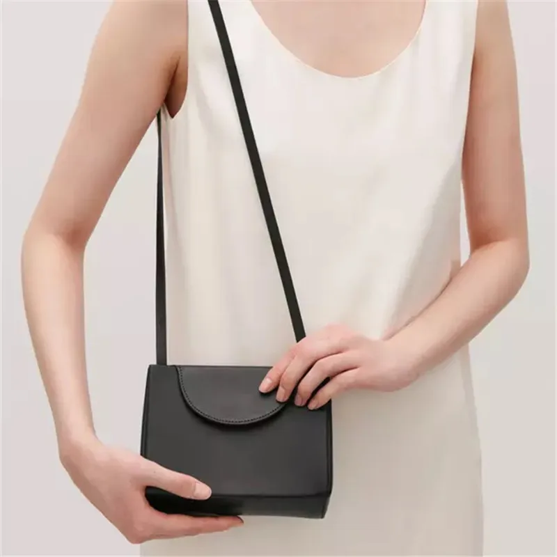 Design sense bag female niche wild 2019 new winter geometric three-dimensional single shoulder Messenger bag
Design sense bag female niche wild 2019 new winter geometric three-dimensional single shoulder Messenger bag