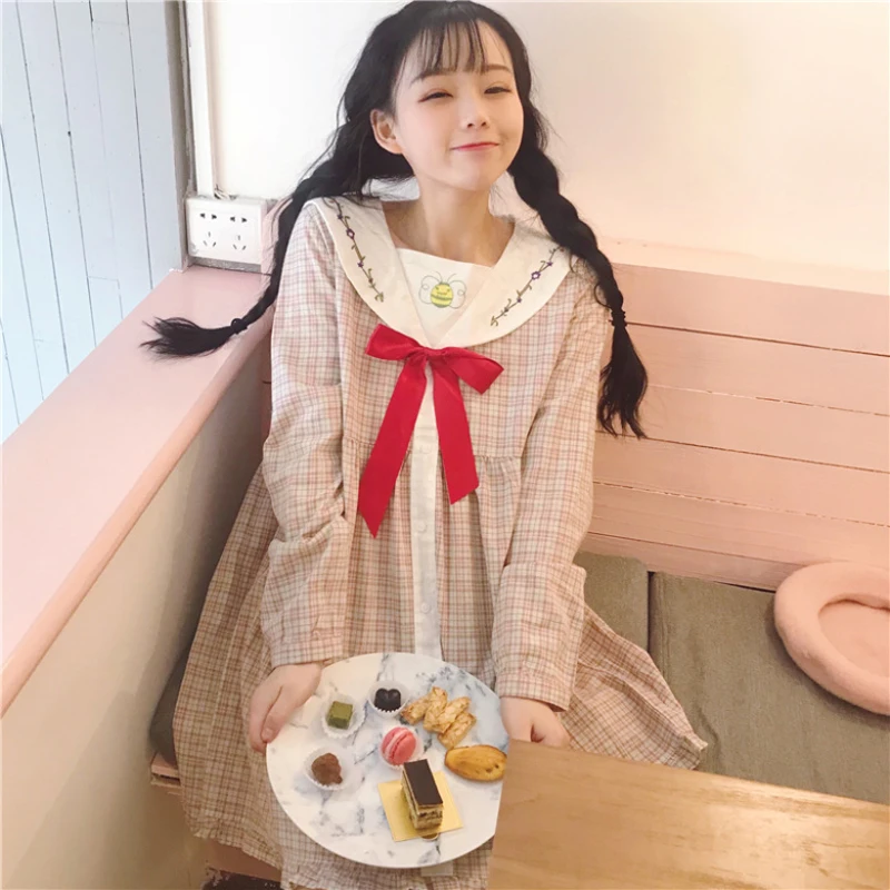 Kawaii Lolita dress spring women's Japanese sweet student bow embroidery plaid summer small fresh dress
Kawaii Lolita dress spring women's Japanese sweet student bow embroidery plaid summer small fresh dress