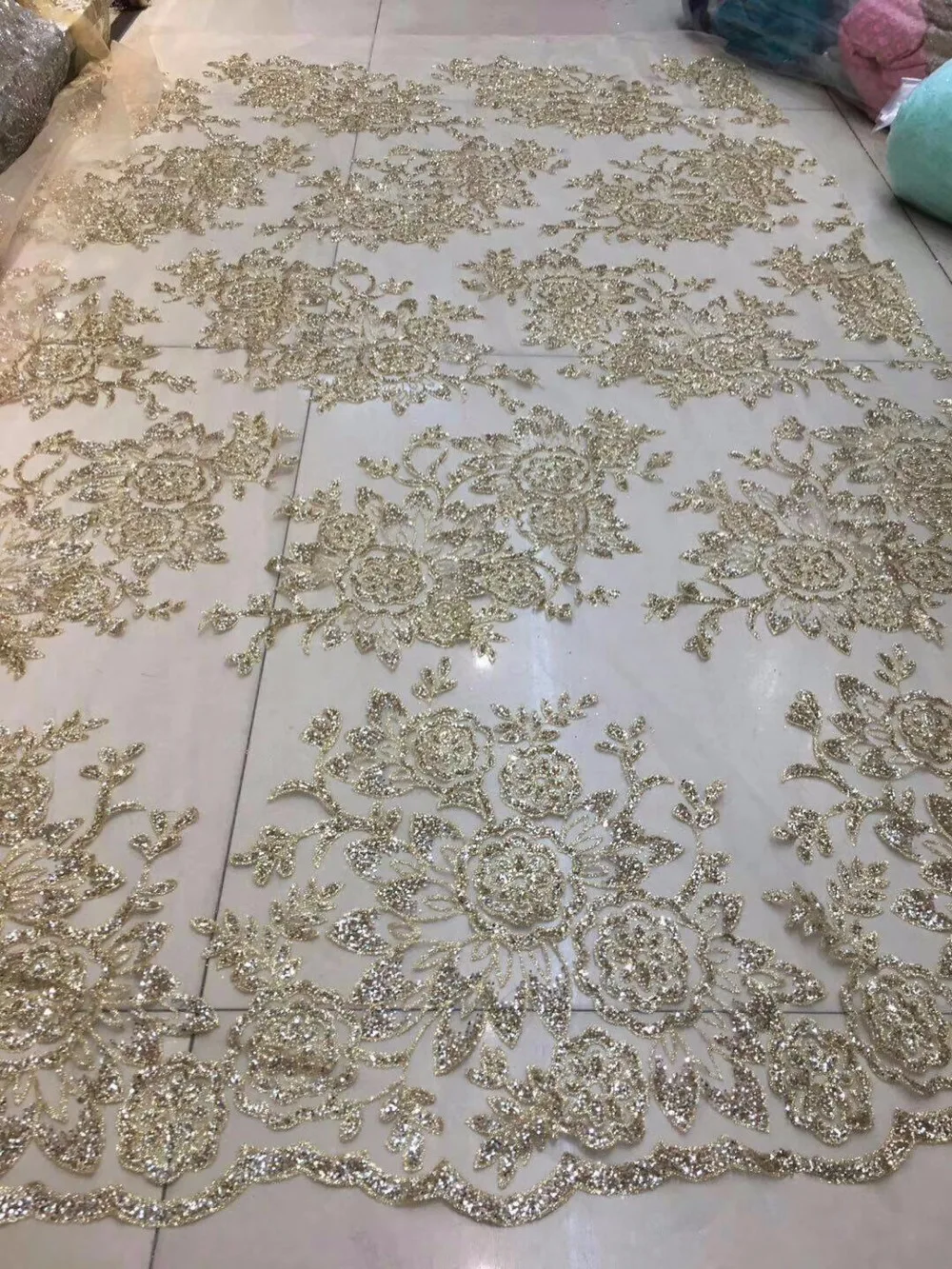 SU-J08104 Rose desig African glitter lace fabric for party dress 5yard/lot embroidered tulle lace with glued glitter
SU-J08104 Rose desig African glitter lace fabric for party dress 5yard/lot embroidered tulle lace with glued glitter
