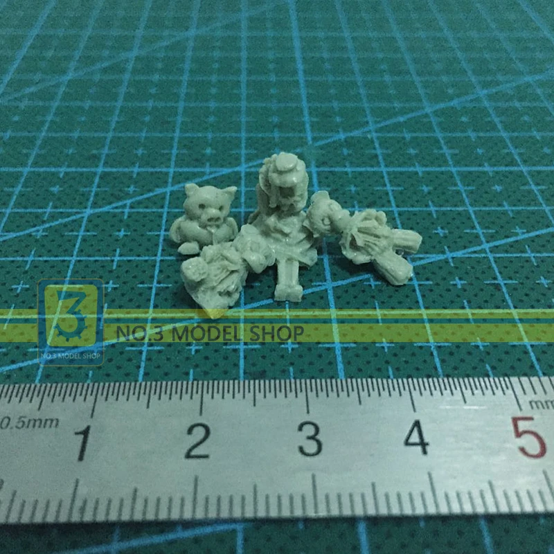 1/35 Resin Models Soldier WW II Scenario Teddy Bears Pigs And Little Girl Resin Models
1/35 Resin Models Soldier WW II Scenario Teddy Bears Pigs And Little Girl Resin Models