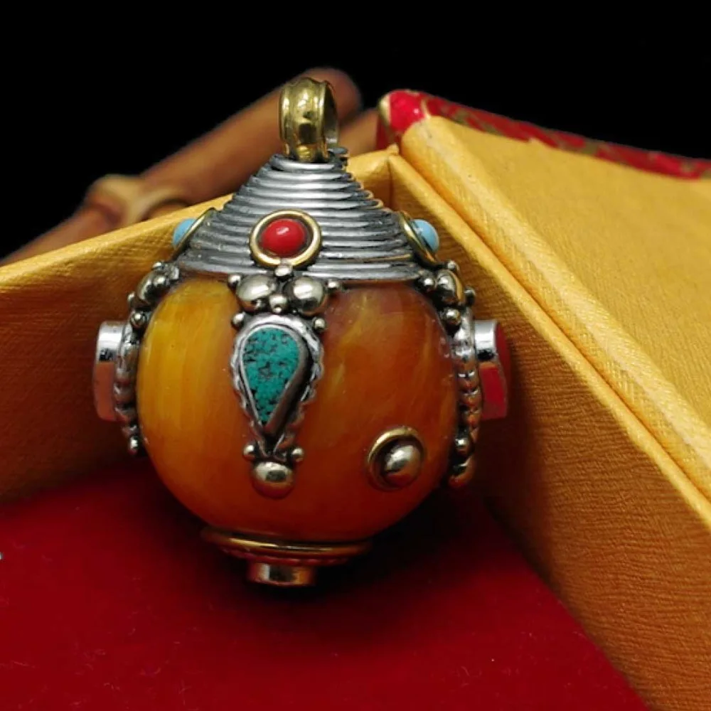 free shipping Nepalese handmade ornaments auspicious peace Silver Turquoises Pendant beeswax Amulet Pendant
free shipping Nepalese handmade ornaments auspicious peace Silver Turquoises Pendant beeswax Amulet Pendant
