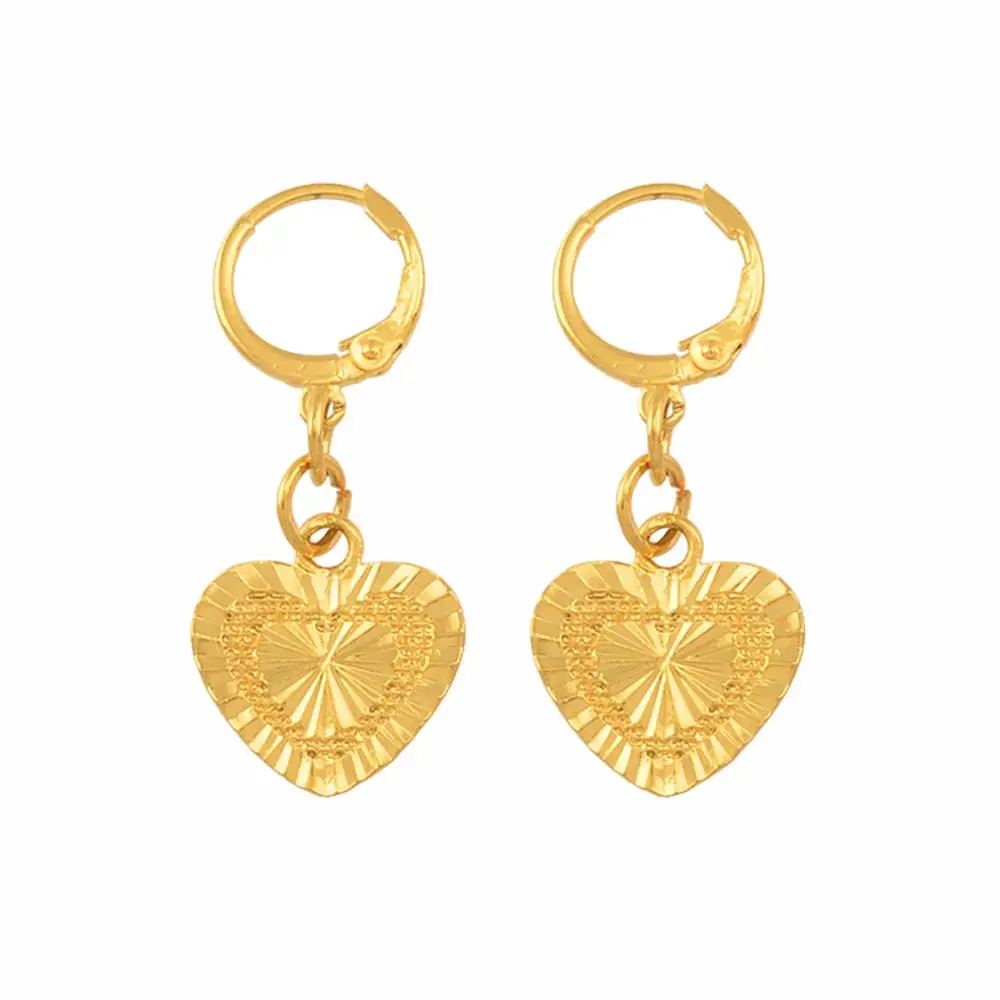 Серьги-гвоздики женские в форме сердца золотого цвета #209306 | Украшения и