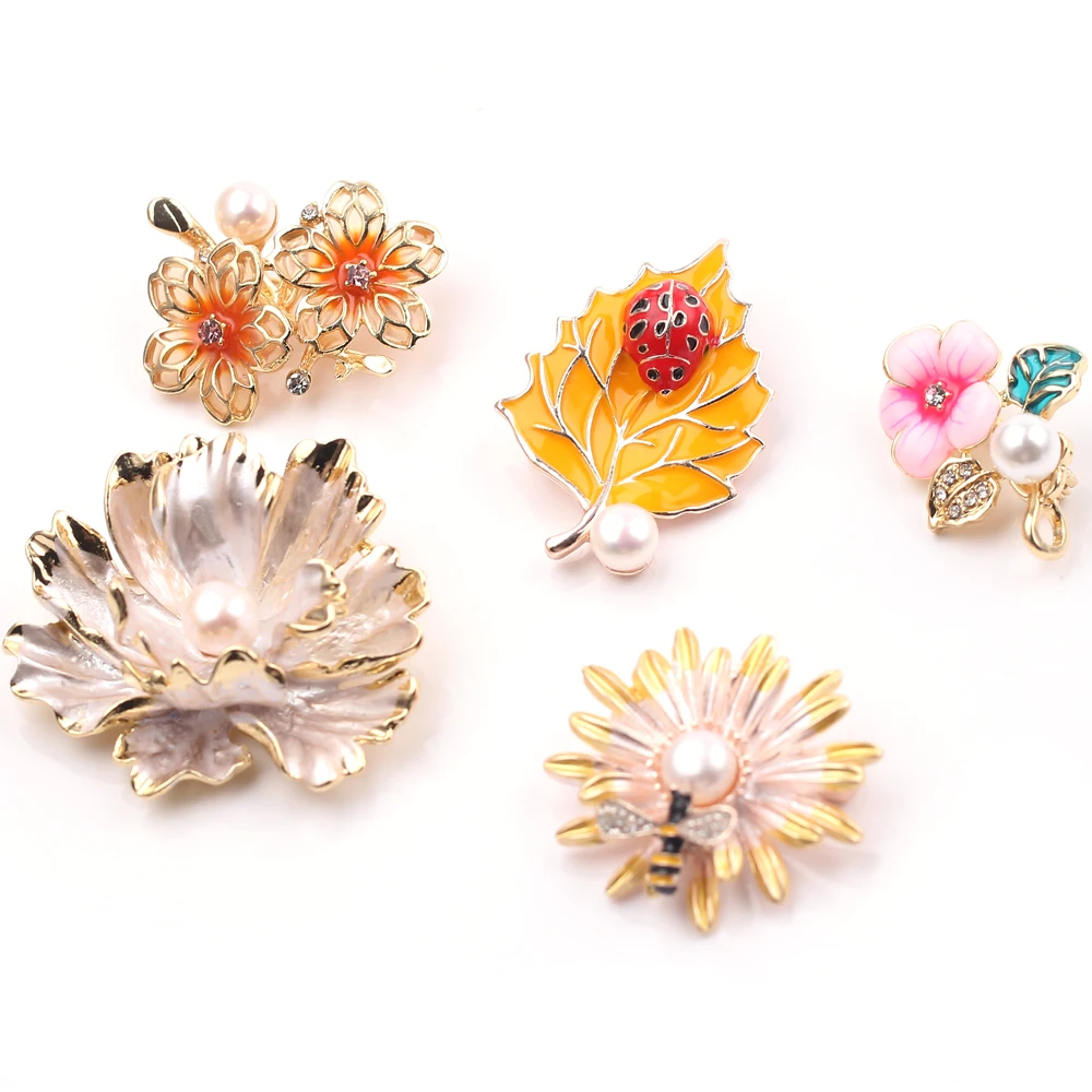 Rhinestone Colorful Enamel Brooch Flower/Leaf And Pearl Shape Garment Accessories Brooches For Women Suits Dress Banquet Gift
Rhinestone Colorful Enamel Brooch Flower/Leaf And Pearl Shape Garment Accessories Brooches For Women Suits Dress Banquet Gift