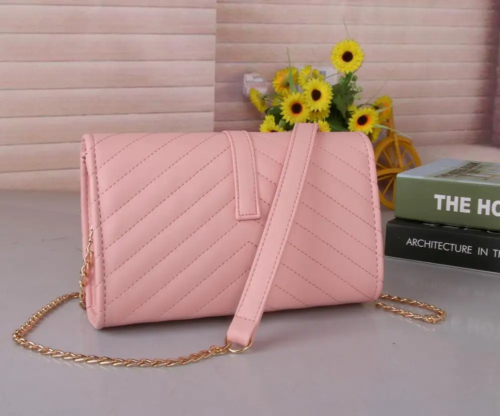 New stylish one-shoulder messenger bag. High quality chain bag. Hot quality. FREE
New stylish one-shoulder messenger bag. High quality chain bag. Hot quality. FREE