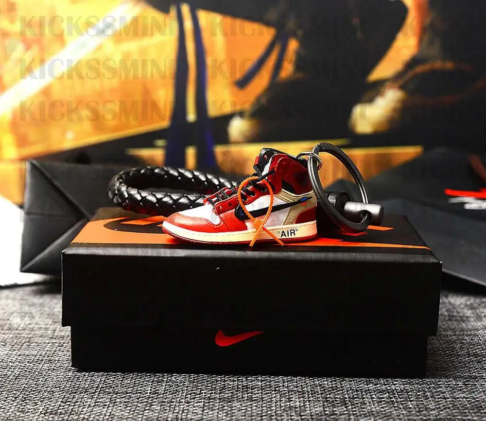 DIY Jordan Retro OG Air Jordan 1 OFF WHITE "CHICAGO" red lace 3D Sneaker Model Keychain Bag Box Pendant Couple doll accessory
DIY Jordan Retro OG Air Jordan 1 OFF WHITE "CHICAGO" red lace 3D Sneaker Model Keychain Bag Box Pendant Couple doll accessory