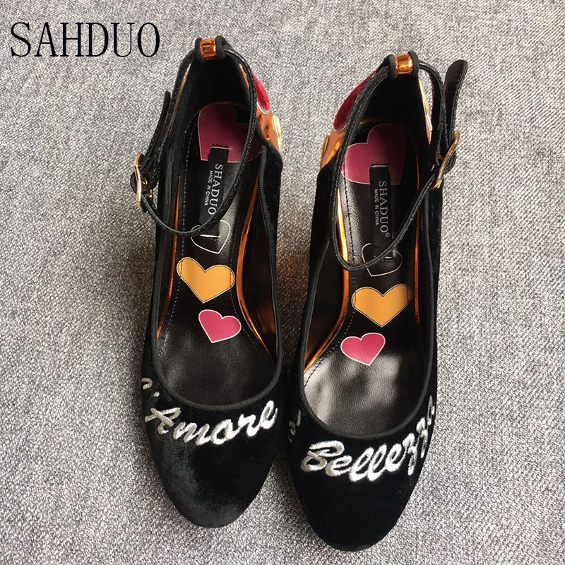 Velvet stitching leather lining high heel diamond buckle signature embroidery sandals round heel retro literary women's shoes
Velvet stitching leather lining high heel diamond buckle signature embroidery sandals round heel retro literary women's shoes