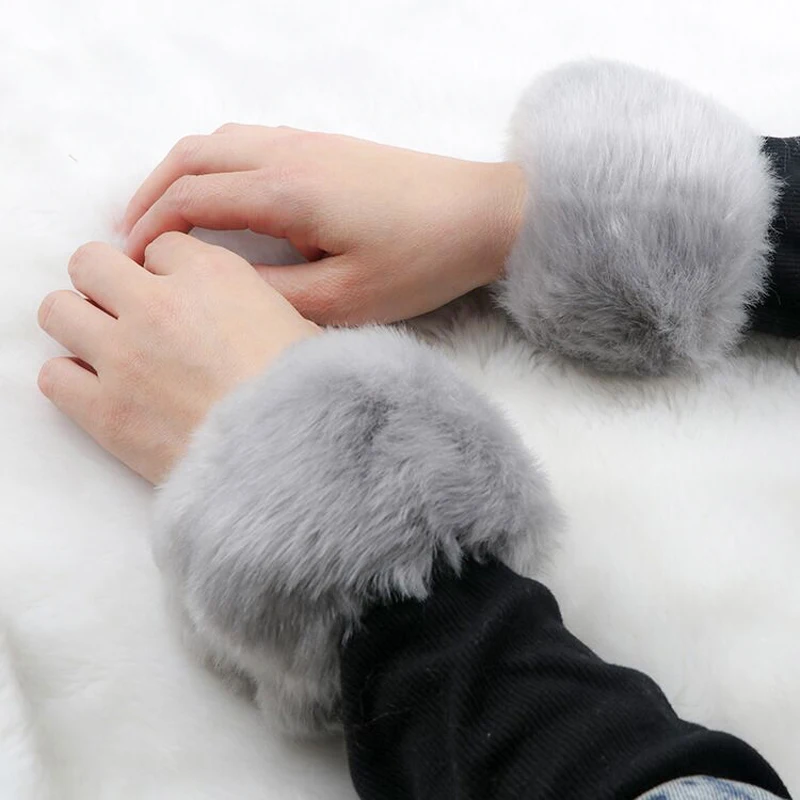 Thicken Women Winter Warm Wrist Arms Gloves Rabbit Faux Fur Bracelet Cuff Wristband Plush Elastic Oversleeve Arm Warmmer
Thicken Women Winter Warm Wrist Arms Gloves Rabbit Faux Fur Bracelet Cuff Wristband Plush Elastic Oversleeve Arm Warmmer