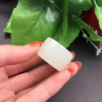 Exquisite and nephrite fashion means/ 
Exquisite and nephrite fashion means/