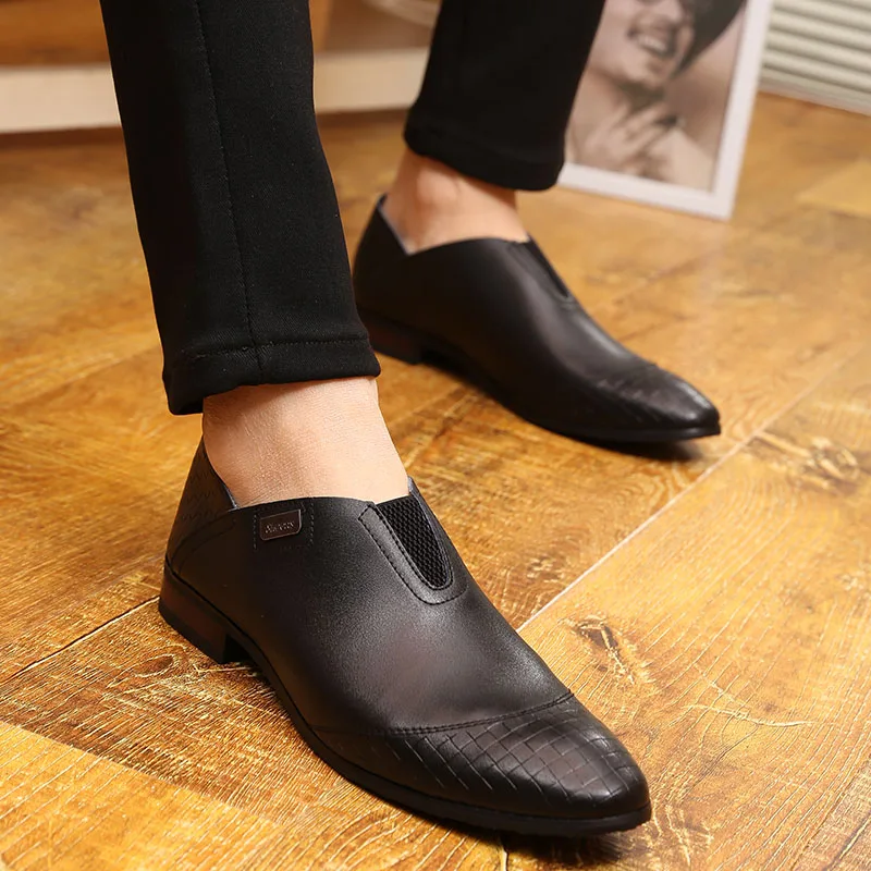 2019 New Men Leather Shoes Fashion Korea Men Loafers Comfortable Pointed Toe Business Shoes Black Men Dress Shoes Soft Men Shoes
2019 New Men Leather Shoes Fashion Korea Men Loafers Comfortable Pointed Toe Business Shoes Black Men Dress Shoes Soft Men Shoes