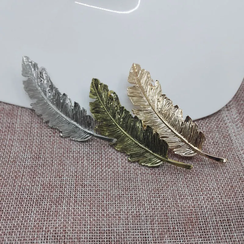 1Pcs Fashion Metal Leaf Shape Hair Clip Barrettes Crystal Pearl Hairpin Barrette Color Feather Hair Claws Hair Styling Tool
1Pcs Fashion Metal Leaf Shape Hair Clip Barrettes Crystal Pearl Hairpin Barrette Color Feather Hair Claws Hair Styling Tool