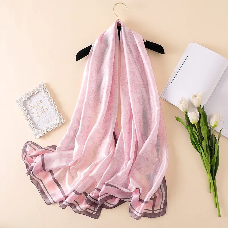 2017 summer new luxury brand women scarf fashion print quality silk scarves designer shawls and wraps long size bandana foulard
2017 summer new luxury brand women scarf fashion print quality silk scarves designer shawls and wraps long size bandana foulard