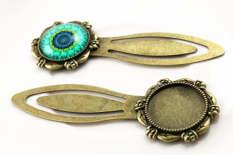 New Fashion 2pcs 20mm Inner Size Antique Bronze Vintage Style Handmade Bookmark Cabochon Base Cameo Setting (I1-23)
New Fashion 2pcs 20mm Inner Size Antique Bronze Vintage Style Handmade Bookmark Cabochon Base Cameo Setting (I1-23)