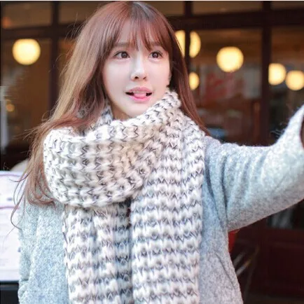 Autumn And Winter Mohair Thick Wool Scarf Student Men And Women Long Thick Padded Couple Bib
Autumn And Winter Mohair Thick Wool Scarf Student Men And Women Long Thick Padded Couple Bib