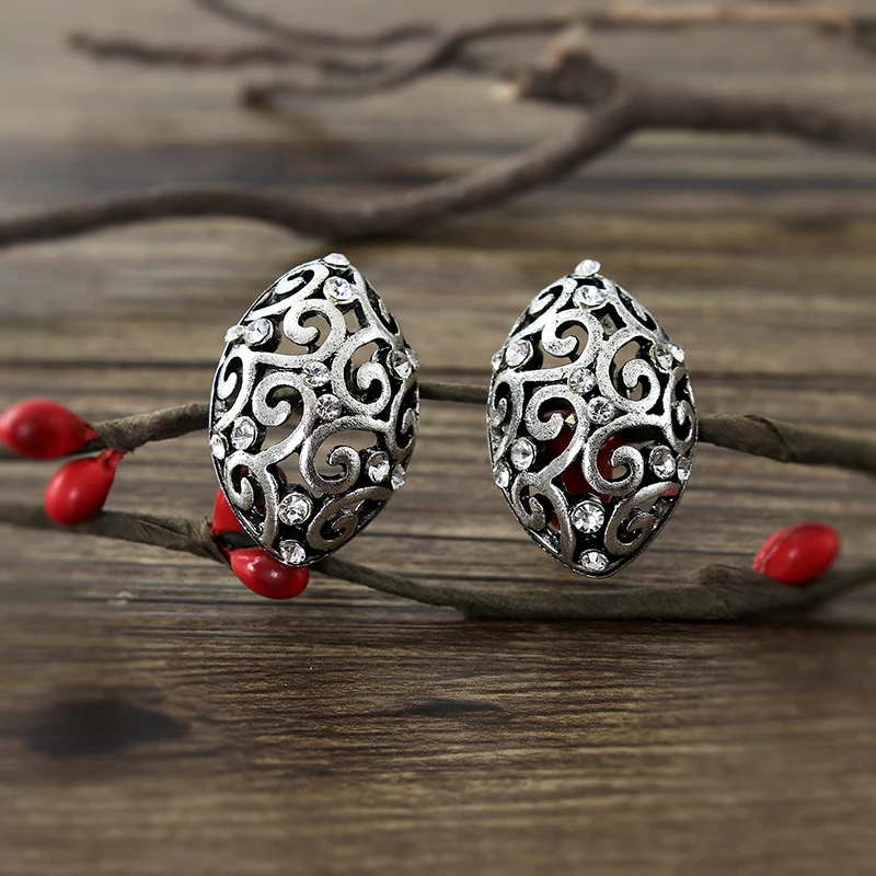 Fashion Women's Vintage Carved Hollow Ear Clip Crystal Gift Clip Earrings Jewelry Without Puncture
Fashion Women's Vintage Carved Hollow Ear Clip Crystal Gift Clip Earrings Jewelry Without Puncture