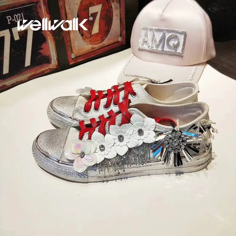 Cool Design Canvas Shoes Ladies Flat White Shoes Crystal Flower Design Lace Up Graffiti Skateboarding shoes Summer Korean Style
Cool Design Canvas Shoes Ladies Flat White Shoes Crystal Flower Design Lace Up Graffiti Skateboarding shoes Summer Korean Style