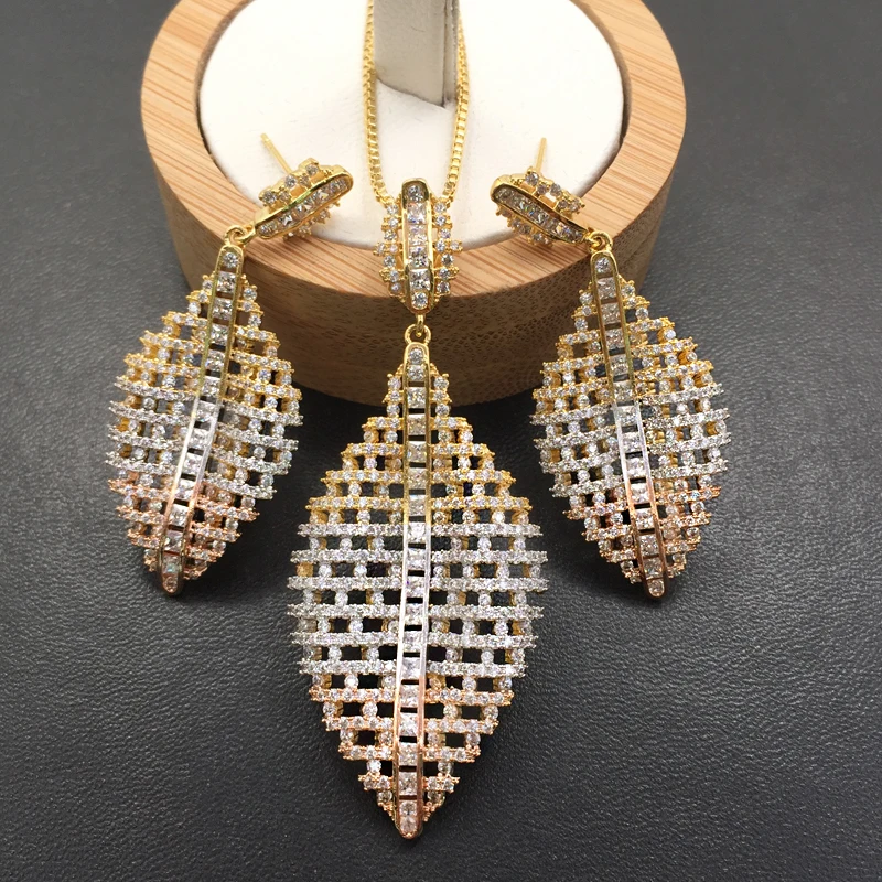 LanRuiSha Jewelry Set Luxury Original Modern Hollow Leaf Full Zircon Micro Plated Necklace with Earrings Wedding Bridal Best Gif
LanRuiSha Jewelry Set Luxury Original Modern Hollow Leaf Full Zircon Micro Plated Necklace with Earrings Wedding Bridal Best Gif