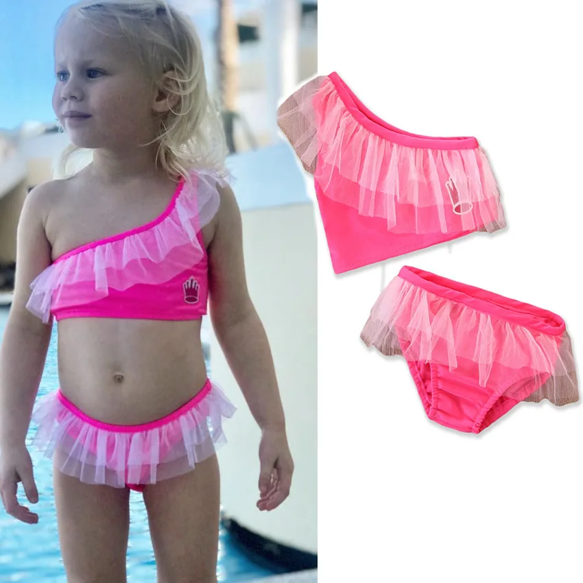 2018 New girls sexy swimsuit children's lace hot pink bikini two pieces kids beach vacation clothes princess swimwear 18M01
2018 New girls sexy swimsuit children's lace hot pink bikini two pieces kids beach vacation clothes princess swimwear 18M01