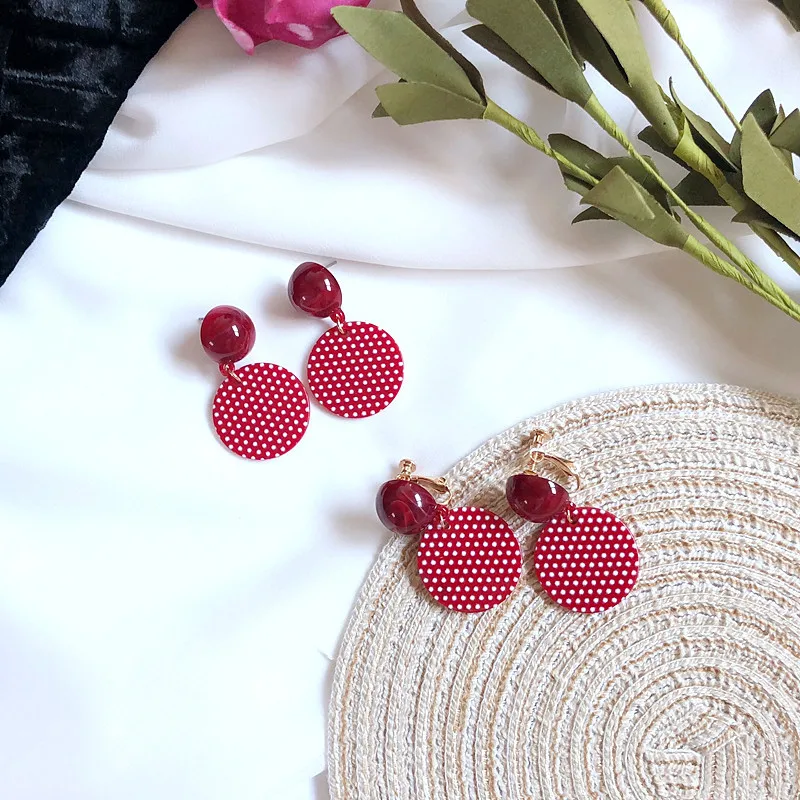 BELLAHYDIARY Romantic Geometric Round Wedding Earrings Women Red Acrylic White Polka Dot Drop Earrings Fashion Jewelry Wholesale
BELLAHYDIARY Romantic Geometric Round Wedding Earrings Women Red Acrylic White Polka Dot Drop Earrings Fashion Jewelry Wholesale