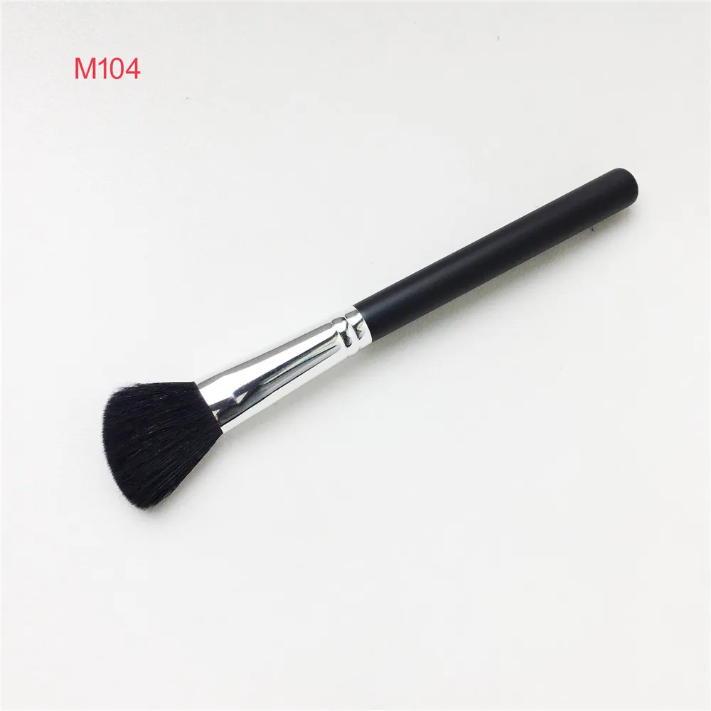 Morphe Brush M104 Angled Blush Brush _ 2