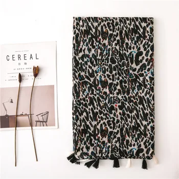 women leopard scarf 2020 female autumn spring South Korea vintage design long leopard printed head scarf foulard femme
women leopard scarf 2020 female autumn spring South Korea vintage design long leopard printed head scarf foulard femme