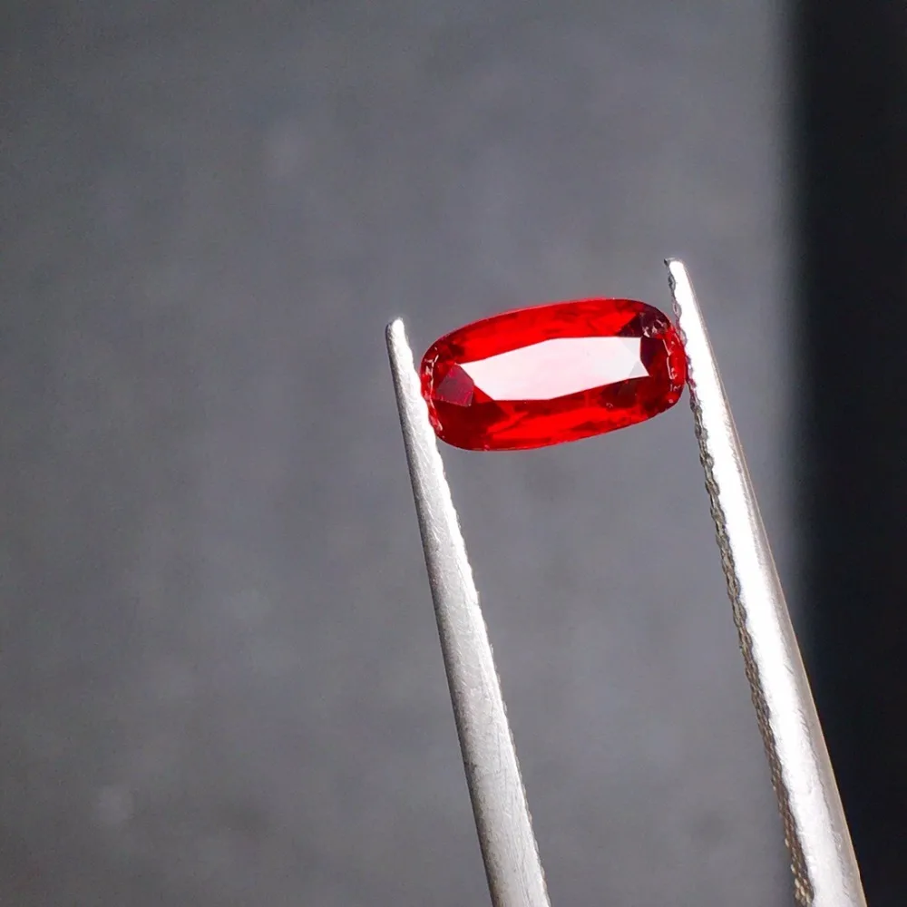 CGL Certificated VS 1.08ct Square Shape Unheat Faceted Natural Pigeon Blood Red Ruby Loose Gemstones Rubi Loose Stones
CGL Certificated VS 1.08ct Square Shape Unheat Faceted Natural Pigeon Blood Red Ruby Loose Gemstones Rubi Loose Stones