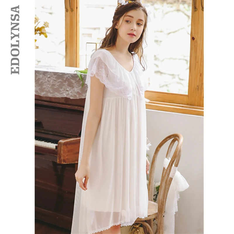 2019 Victorian Style Honeymoon Nightdress Elegant Lace Ruffed Bathrobe Women Home Wear Night Dress Cotton Lining Nightgown T472
2019 Victorian Style Honeymoon Nightdress Elegant Lace Ruffed Bathrobe Women Home Wear Night Dress Cotton Lining Nightgown T472