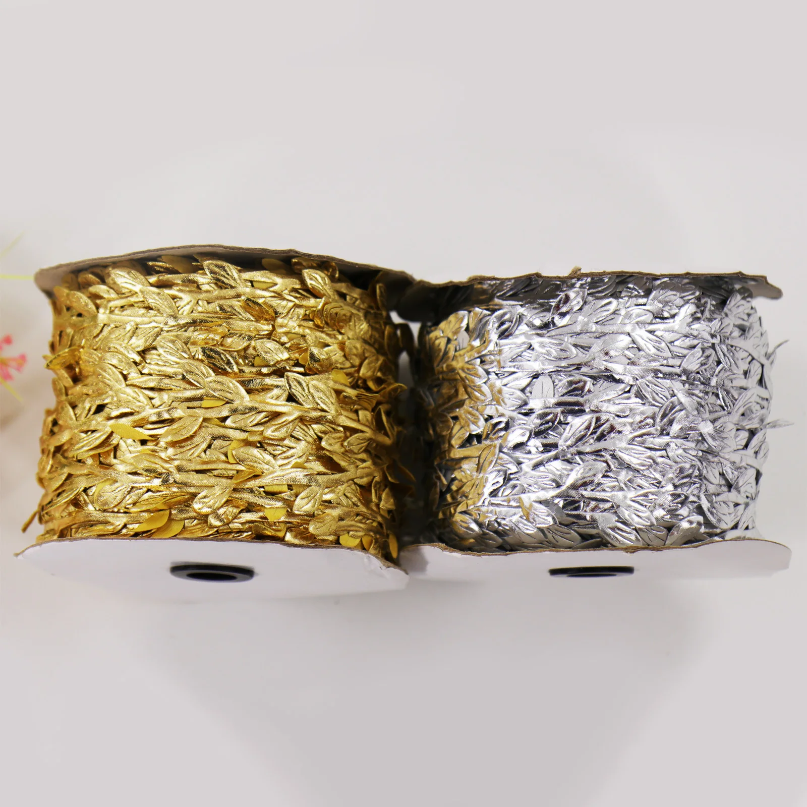 New 5 Meters Artificial Vine Leaves Wedding Party Supplies Gold Silver Foliage Garland Decorating Vine Party Festival Decor
New 5 Meters Artificial Vine Leaves Wedding Party Supplies Gold Silver Foliage Garland Decorating Vine Party Festival Decor