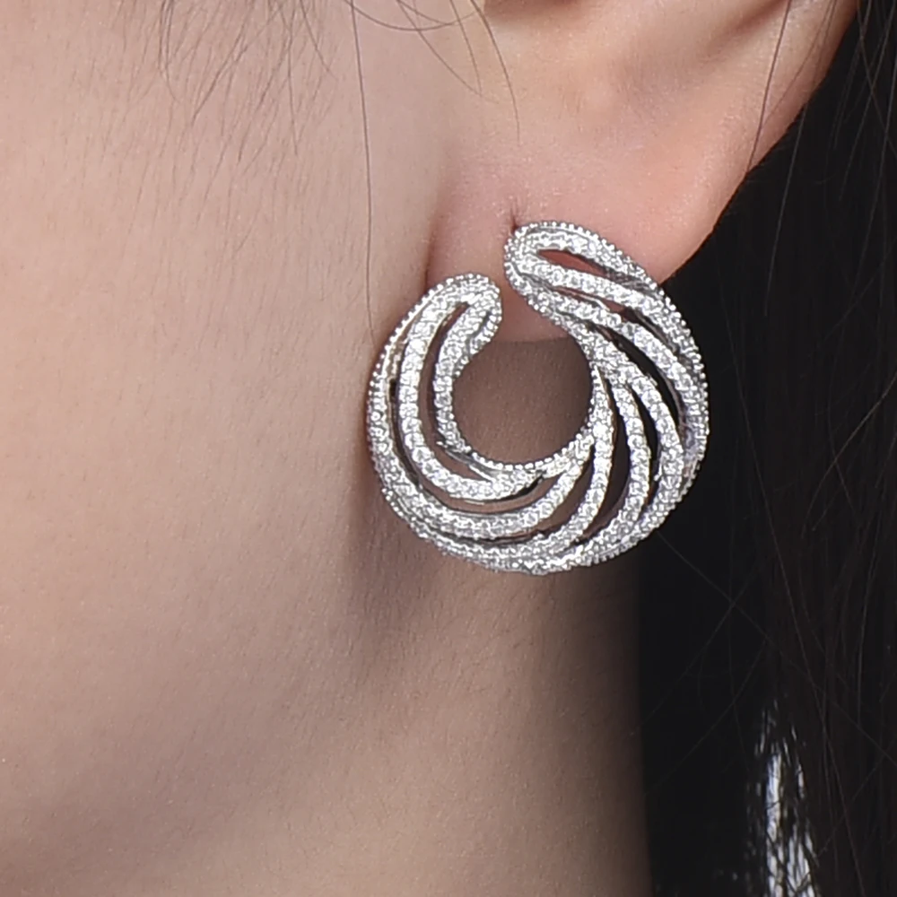 SISCATHY 24*24 mm Fashion Round Hollow Cubic Zirconia Inlaid Stud earrings For Women pendientes mujer moda 2019 New Jewelry
SISCATHY 24*24 mm Fashion Round Hollow Cubic Zirconia Inlaid Stud earrings For Women pendientes mujer moda 2019 New Jewelry