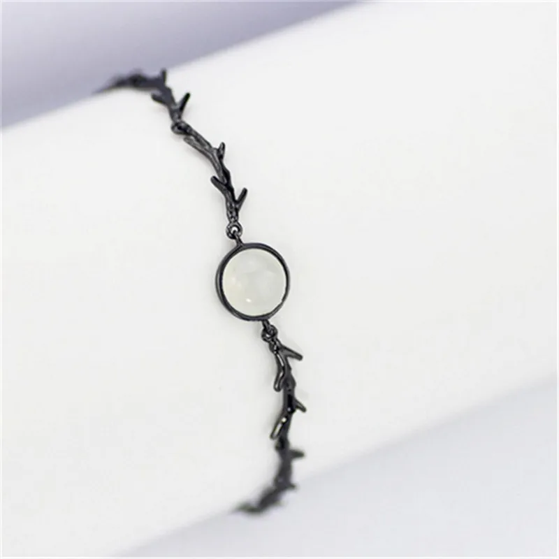 Fashion Women's Jewelry Creative Moon Forest Bracelet Female 925 Sterling Silver White Inlaid Chalcedony Bracelet
Fashion Women's Jewelry Creative Moon Forest Bracelet Female 925 Sterling Silver White Inlaid Chalcedony Bracelet
