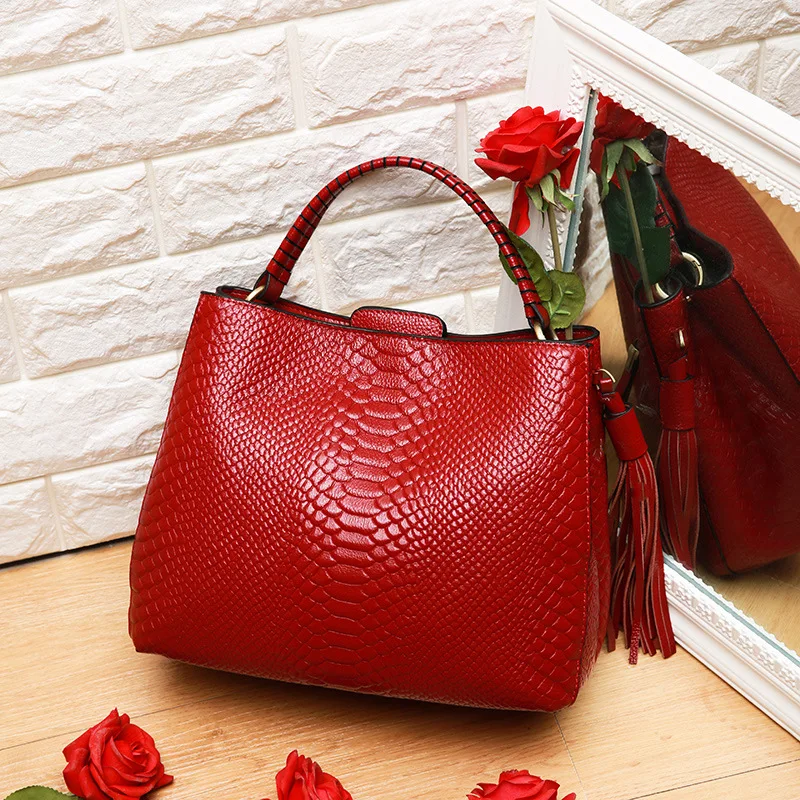 2019 New Women Fashion Serpentine Genuine Leather tassel Bag Real Cow Leather Ladies bags Female Shoulder Bags Messenger Bag
2019 New Women Fashion Serpentine Genuine Leather tassel Bag Real Cow Leather Ladies bags Female Shoulder Bags Messenger Bag