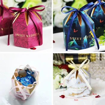 40pcs/lot New Design Luxury Wedding Sweet Candy Gift Favour Boxes with Ribbon Small/Large Chocolate Packaging Table Decorations
40pcs/lot New Design Luxury Wedding Sweet Candy Gift Favour Boxes with Ribbon Small/Large Chocolate Packaging Table Decorations