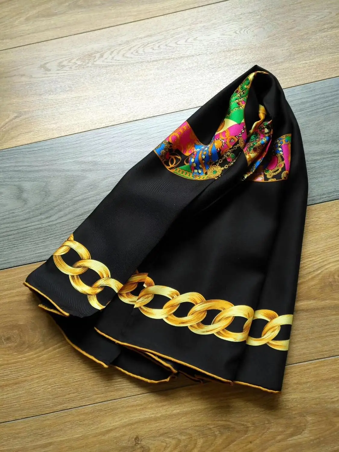 2019 new arrival fashion elegant chain pattern 100% silk scarf 90*90 cm square shawl twill wrap for women free shipping
2019 new arrival fashion elegant chain pattern 100% silk scarf 90*90 cm square shawl twill wrap for women free shipping