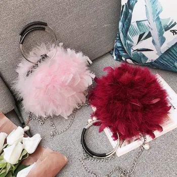 Women's Handbags Bag Female 2018 Autumn and Winter New Ostrich Fur Wrap Grass Chain Shoulder Cross Body Bag Bolsa Feminina
Women's Handbags Bag Female 2018 Autumn and Winter New Ostrich Fur Wrap Grass Chain Shoulder Cross Body Bag Bolsa Feminina