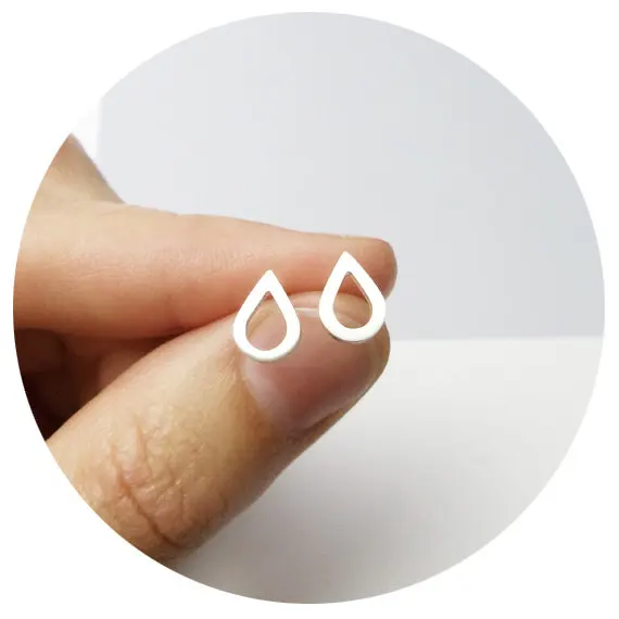 New Arrival Fashion Hollow water droplets in the shape of stud earrings Frame shape of water stud earrings Raindrop jewelry
New Arrival Fashion Hollow water droplets in the shape of stud earrings Frame shape of water stud earrings Raindrop jewelry