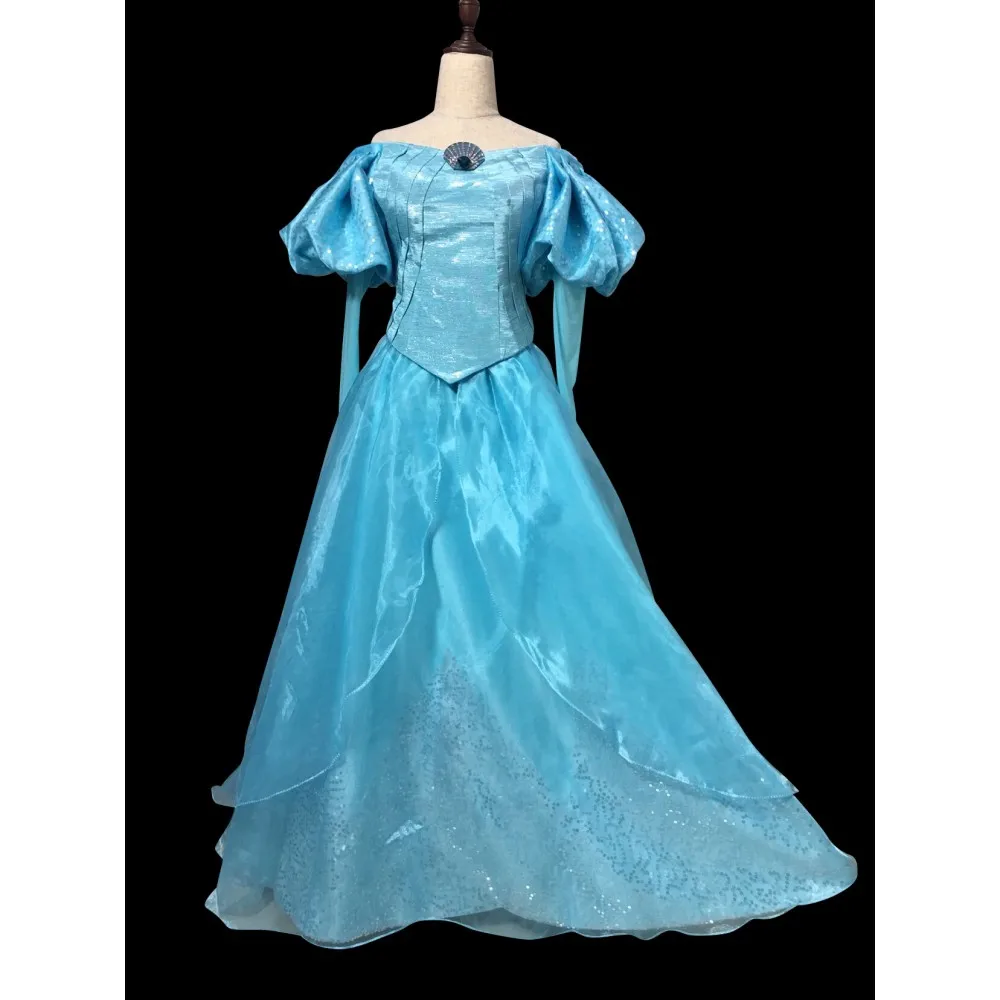 B178 Ariel park version gown in Elsa fabric with Swarovski brooch The little mermaid Blue version
B178 Ariel park version gown in Elsa fabric with Swarovski brooch The little mermaid Blue version